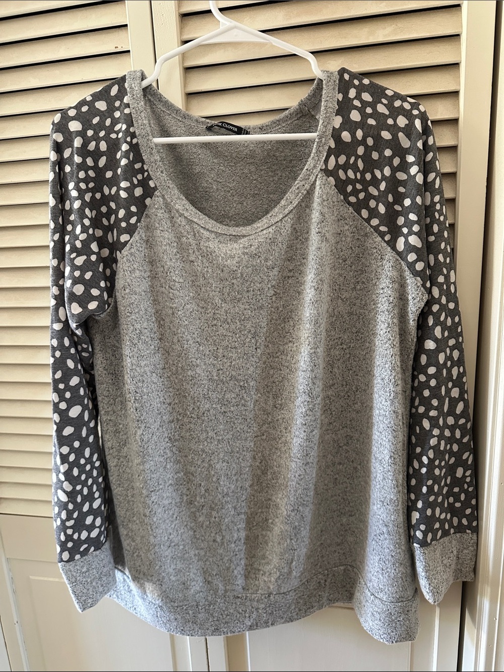 Pink Clover Cozy Gray Pullover Top with Printed Raglan Sleeves